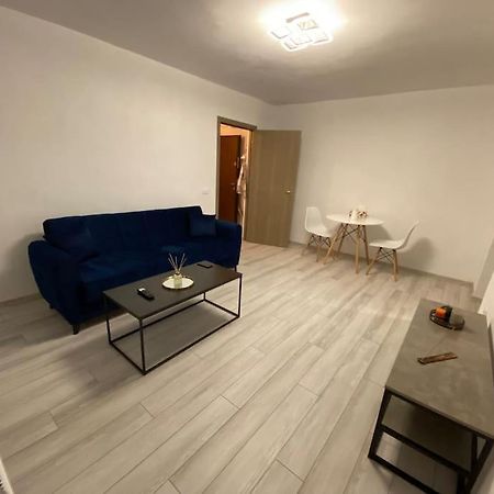 Black& White Apartment Braşov Exterior foto